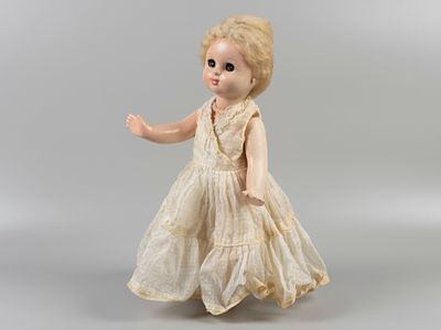 Кукла. Изабелла. Ивановская фабрика игрушек. 1970-е. Прессованная древесина, роспись, ткань. Выс 