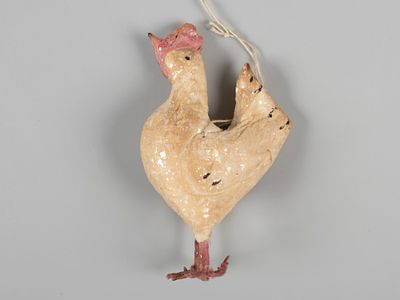 Елочная игрушка. Курочка. 1930-1950-е. Вата, проволока, роспись. Высота 9,5 см. Общее 