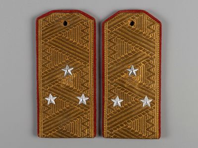 ВОВ. Пара погон генерала с неродными советскими звездами. Парадные. Образца 1943 г. Сукно 