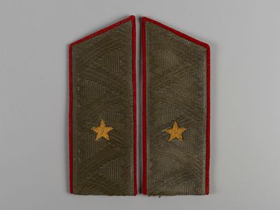 Пара погон генерал-майора.Повседневные. 1950-е. Сукно, вышивка. Размер 17.5х6.5 см. Следы 