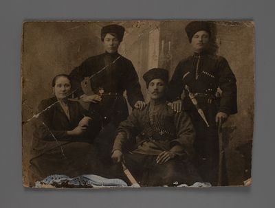 Уральские казаки. Георгиевский кавалер. Фотография. Начало ХХ в. На картоне. Размер 11.15 см. 