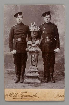 Военнослужащие РИА. Визитная фотография М.И. Герасимов во Пскове. Начало ХХ в. Визитный формат. 