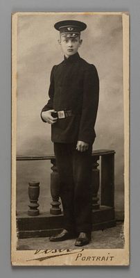 Гимназист. Пряжка "СПГЮ" Визитная фотография А. Гасперовича в СПБ. Начало ХХ в. Визитный формат. 