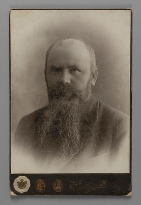 Портрет мужчины с бородой. Священник (?) Кабинетная фотография. Литвинцева в Баку. 1913. Кабинетн 