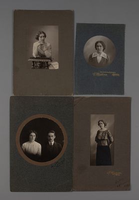 Казанские девушки. 4 фотографий. Начало ХХ в. На паспарту. Кабинетный формат. Казанские 