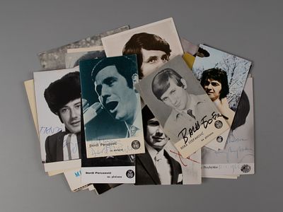 Автографы артистов эстрады соц. лагеря. Фотографии, открытки, флаеры. 1970-1980-е гг 30 шт. Разно 