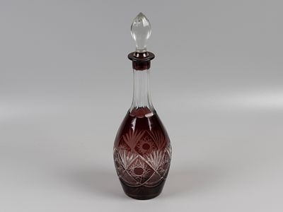 Штоф. Гусевский хрустальный завод. 1960-1970-е. Марганцевое стекло, алмазная грань. Высота 33,3 