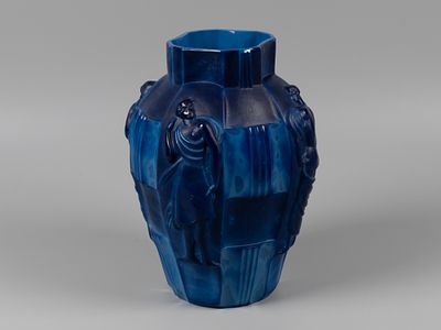 Ваза. Ингрид. Художник Артур Плева. Чехословакия, 1930-е. Синее многослойное стекло. Высота 24 
