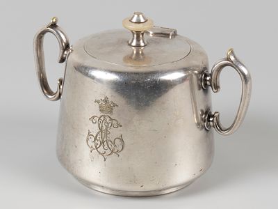 Сахарница. Монограмма "ЕИ" под короной. Рубеж XIX - ХХ в. Латунь, серебрение, позолота 