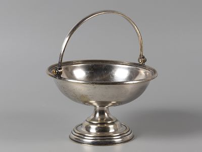 Конфетница с ручкой. Монограмма "ФЗ". Александр Кач. Рубеж XIX - ХХ в. Латунь, серебрение 