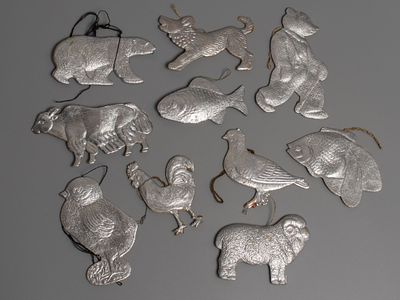 Елочная игрушка. Картонаж (серебро) СССР 1950-е. 10 шт. Разных размеров. Состояние ближе к хорошему.