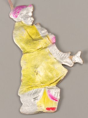 Елочная игрушка. Емеля с волшебной щукой. 1960-1970-е. Картонаж. Размер 10х6,5 см. Потерт, по 