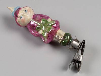 Елочная игрушка на прищепке. Редиска. Из набора Чиполлино. Артель "Культигрушка". 1957. Стекло 