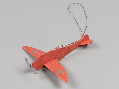 Елочная игрушка. Самолетик красный. 1930-е (?). Картон, роспись. Размер 11х10,5 см. Потертости. 