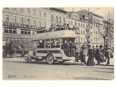 Берлин. Посадка пассажиров в 2-х этажный автобус. Немецкая открытка. Начало ХХ в. Размеры 8 