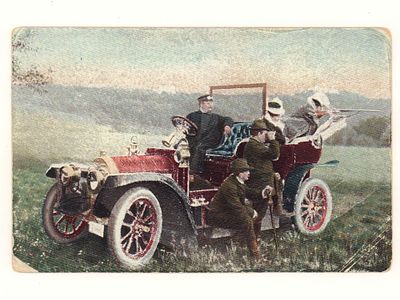 Дама стреляет из автомобиля. Цветная открытка. Начало ХХ в. Серия 678. Размеры 9,0х14,0 см. 