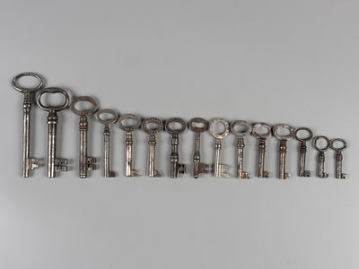 Ключи старинные, кованные. 15 шт. Вт. пол. XIX, нач. XX вв. Есть интересные, в т.ч. французский 