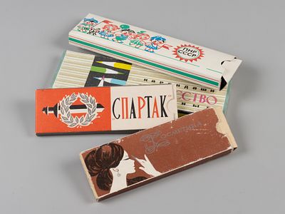 Составной лот. 4 набора карандашей: Спартак, Искусство, Дружба и Косметика. СССР и Польша 