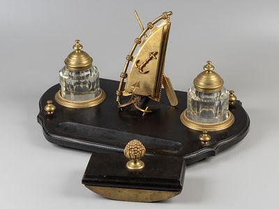 Письменный прибор. Якорь. XIX в. Камень, стекло, бронза. Подставка. Размер 45х27 см. Композиция 