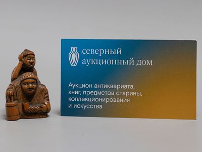 Нэцкэ. Юань Му с бочонком. Япония. Кон. XIX в. Дерево, резьба. Размер 42х36х28 мм. 
Общее 