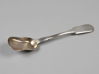 Ложка для паштета. Рубеж XIX - ХХ в. Бел. металл, позолота. Вес 35,5 гр. Длина 16,5 см. Клеймо: 