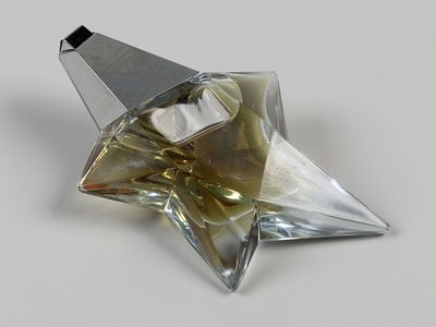 Духи Angel Mugler Франция. Высота флакона 12 см. 25 мл. Практически полный. Хорошее состояние. 