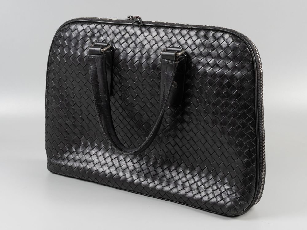 Bottega Veneta. Сумка. Ботега Венета. Италия. Натуральная кожа. Размер 30х43х6 см. 
Потертости 