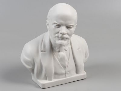 Бюст. Владимир Ильич Ленин. ЛФЗИ. 1956-1967. Бисквитный фарфор. Высота 16 см. На основании марка 