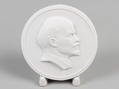 Плакетка. В.И. Ленин. ЛФЗ. 1970-е. Бисквитный фарфор. Диаметр 12,5 см. На обороте марка 
