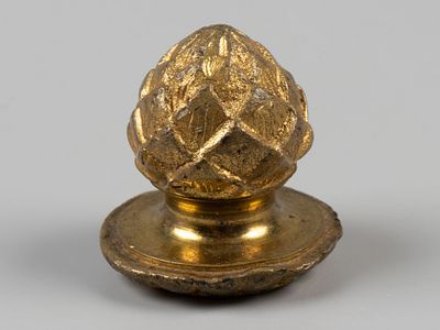 [Из коллекции В.А. Чернышева] Деталь (навершие). Шишка Начало ХХ в. Бронза, золочение. Размер 