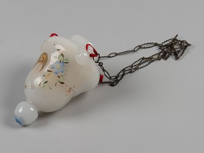 Лампада с изображением Христа. Рубеж XIX-XX вв. Молочное стекло, разделка эмалями. Размер 