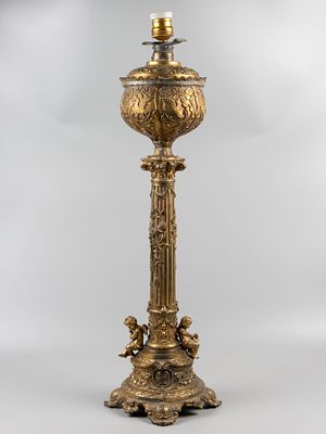 Основание светильника. Птицы, растительные мотивы, путти по нижнему краю. Рубеж XIX-ХХ в. 