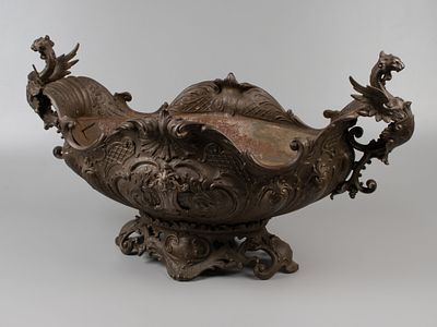 Мармит (сервировочная чаша со съемным блюдом). Россия, кон. XIX в. Чугун. Размер 58х26х31,5 см. 