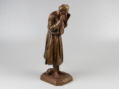 Авт. Антонио Бофлил (A. Boflil). Статуэтка. Молящийся Араб. Франция, ХХ в. Бронза, роспись 