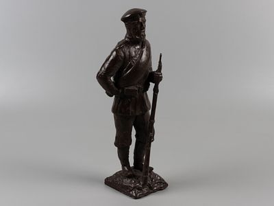 Автор А. Сафонов. Модель статуэтки. Солдат-пехотинец. Кон. XIX в. Гипс, окрашивание. Высота 29,5 