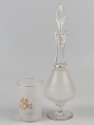 Составной лот. Графин и стакан. Пер. пол. ХХ в. Стекло, травление, золочение. Графин с пробкой. 