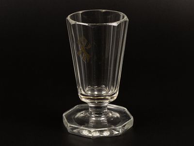 Лафитник под водочку с монограммой " ГК". Нач. ХХ в. Стекло, грань, гравировка, золочение. Высот 