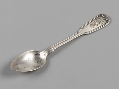 Кофейная ложка. Вензель под короной "ЕЕ" Начало ХХ в. Бел. металл. Вес 13.5 гр. длина 11 см. 