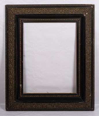 Рама картинная. Черная с растительным узором. Дерево, резьба, тонировка, золочение. Размер по 