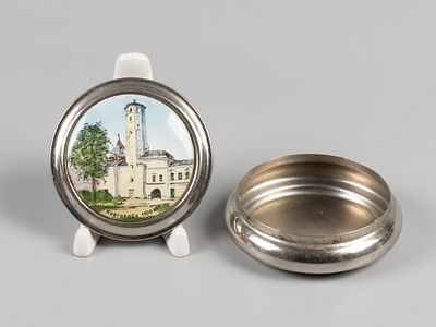 [Редкость] Шкатулка. Новгороду 1100 лет. Ленэмальер. 1955. Металл, эмаль. Диаметр 8,5 см. На 