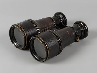Бинокль. MG. Рубеж XIX - ХХ в. Латунь, линзы, кожа. Длина 13 см. Ремешок утрачен. Отлично 