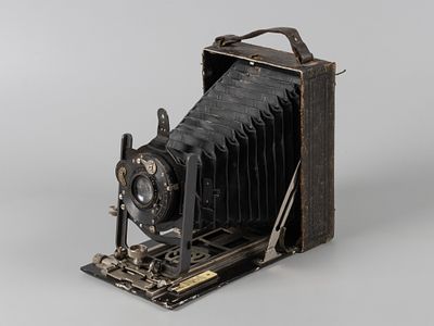 Фотоаппарат. Берлин, рубеж XIX - ХХ в. Монограмма PCG внутри в разложенном состоянии. Кожа 