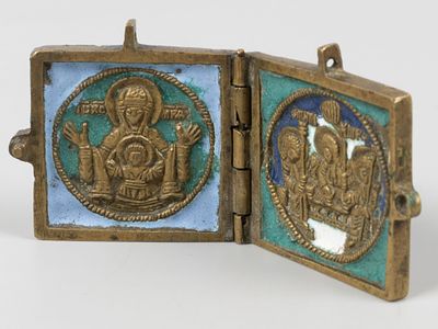 Двустворчатый складень. Богоматерь Оранта и Ветхозаветная троица. XIX в. Медное литье, 4 эмали. 