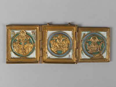 Трехстворчатый складень. Воскресенье, Троица, Оранта. XIX в. Медная пластика, позолота, 5 эмалей. 