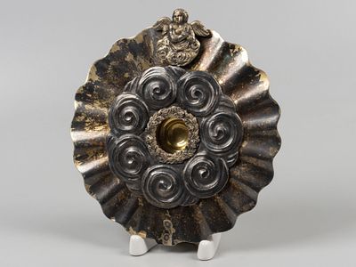 Мощевик (дарохранительница). Рубеж XIX - ХХ в. Металл, стекло. Диаметр 17 см, диаметр в свету 2 