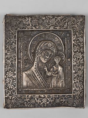 Старообрядческая икона. Богоматерь. XIX в. Медь, серебрение, чеканка. Размер 10,5х9,2 см. 