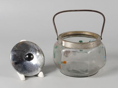 Сахарница. 1950-е Стекло, роспись, латунь, никелировка. Высота 10,5 см. Потертости и утраты 