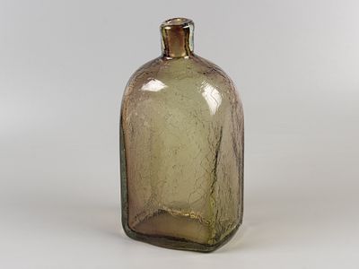 Бутыль с фактурным покрытием. ХХ в. Цветное стекло, гутная работа. Высота 26 см. Царапины на 