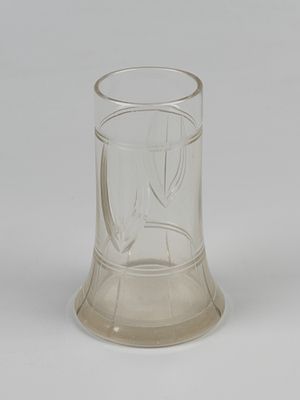 Модерн. Вазочка. Рубеж XIX - ХХ в. Стекло, грань. Высота 11 см. Потертости и царапины на 