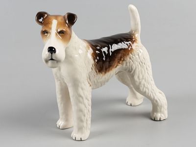 Статуэтка. Эрдельтерьер (собака). ГДР, вт. пол. ХХ в. Фаянс, подглазурная роспись. Высота 17 